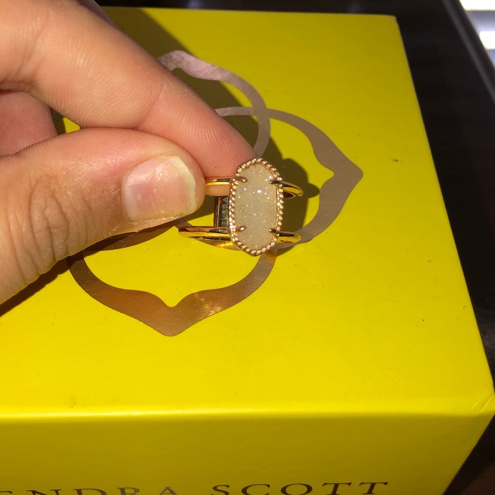 Kendra Scott ring size 8. Paid 70 asking 40$